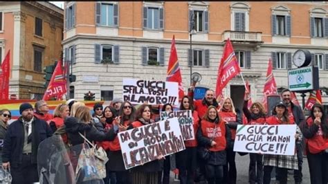 gucci motivo staffe|Gucci trasferisce le sedi dell’ufficio di stile da Roma a Milano .